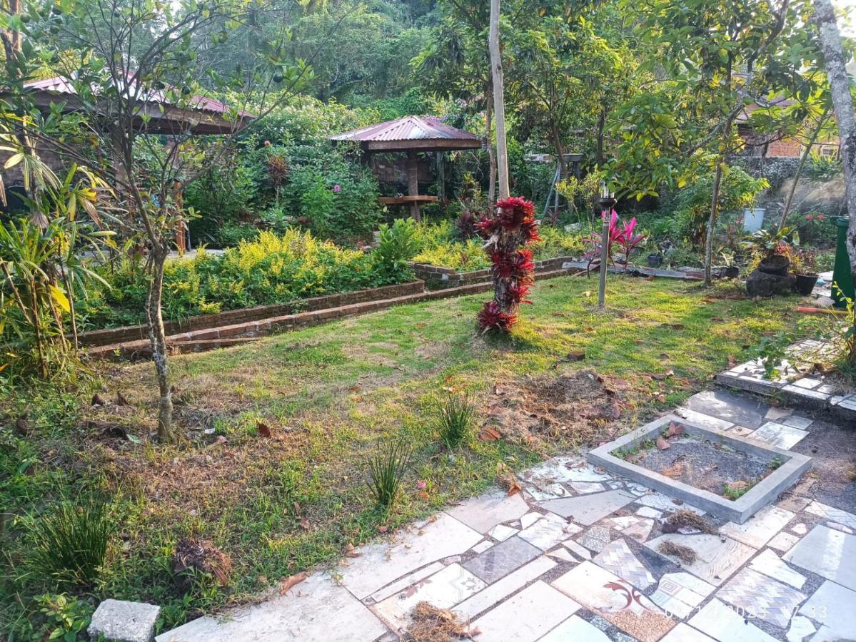 Gabelo Guest House Bukittinggi Buitenkant foto